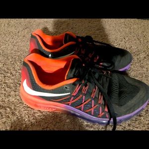 Women’s Nike tennis shoes air max